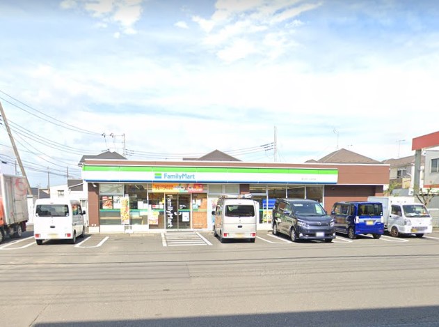 コンビニ　ファミリーマート（コンビニ）まで208m