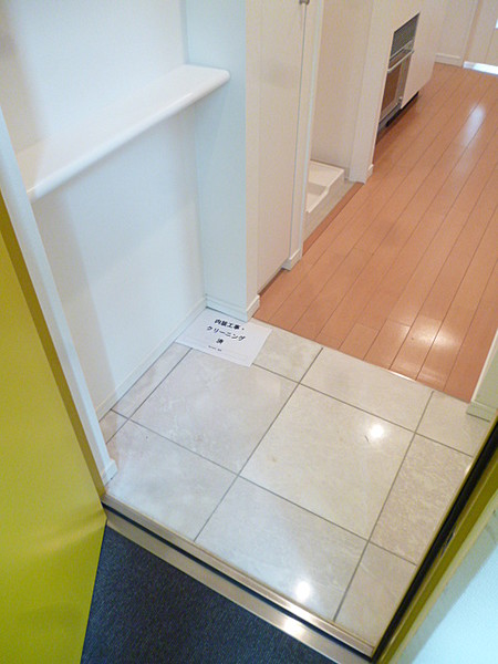 玄関　※別部屋の参考写真です。