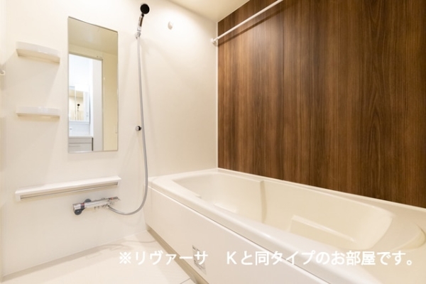 バス・シャワールーム　※参考写真　同建築メーカー施工の同間取完成他物件のものです。
