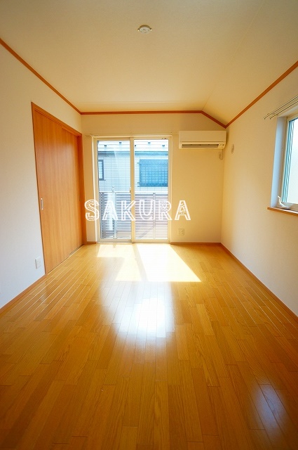 居室・リビング　こちらのリビングで趣味の時間をお楽しみください♪