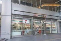 コンビニ　セブンイレブン 大崎ブライトコア店（コンビニ）まで556m