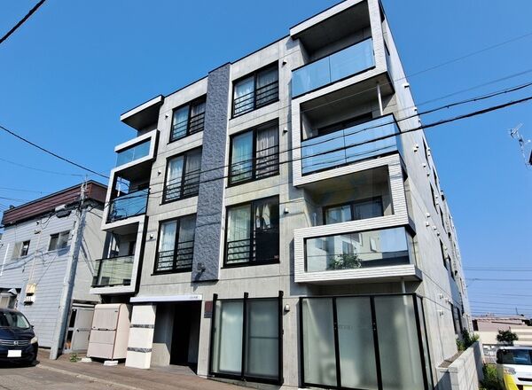 建物外観　ガス上限付きの人気のデザイナーズ仕様のお部屋です♪