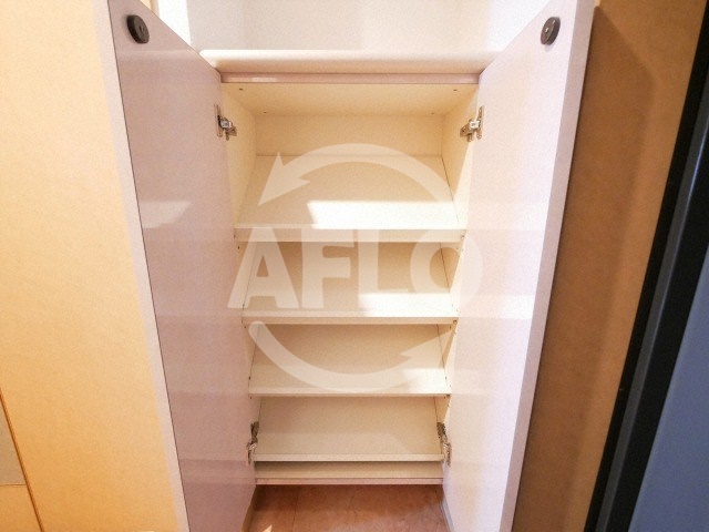 玄関　レジディア天神橋　シューズボックス