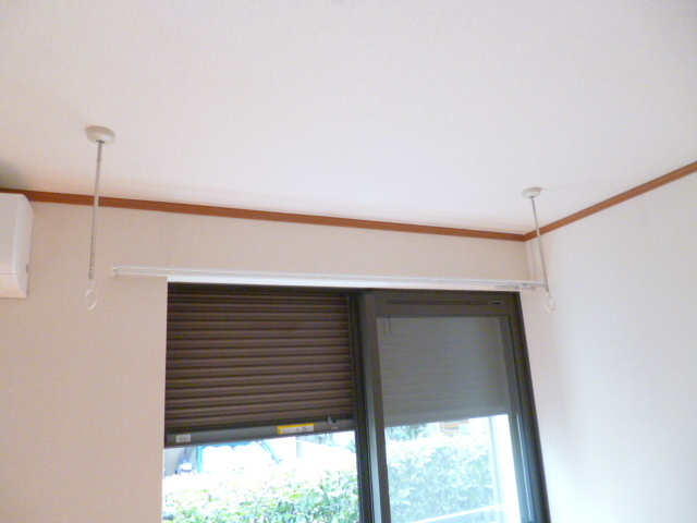 その他設備　防犯シャッター、室内物干しフック