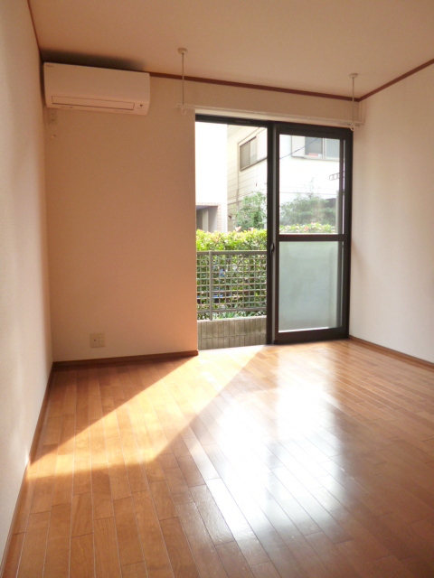 居室・リビング　日当り良好の居室