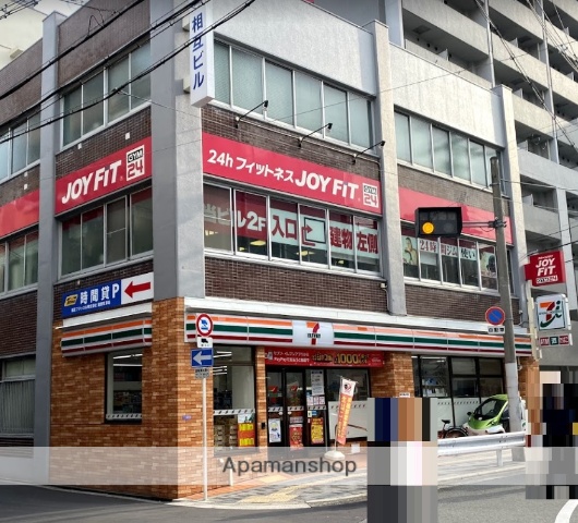 コンビニ　セブンイレブン（コンビニ）まで121m