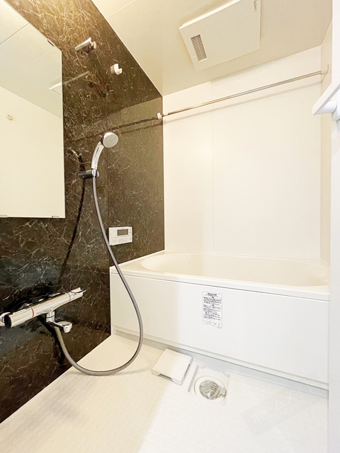 バス・シャワールーム　追い焚き付で寒い日も温まります♪