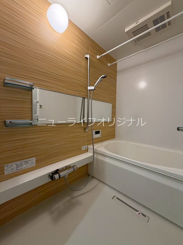 バス・シャワールーム　追焚機能はもちろん浴室乾燥機付きです。