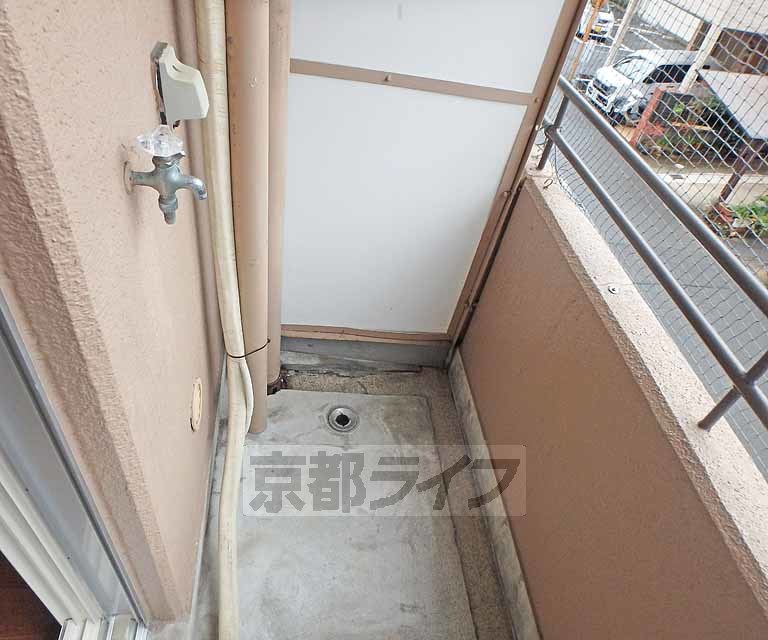 その他設備　洗濯機置き場はバルコニーにあります。