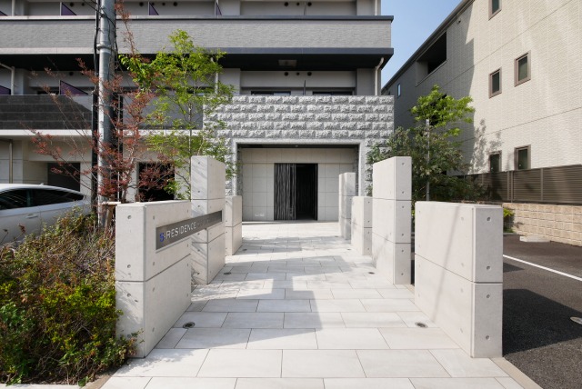 エントランス　落ち着いたエントランスです