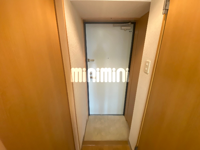 玄関　段差の少ない玄関です。