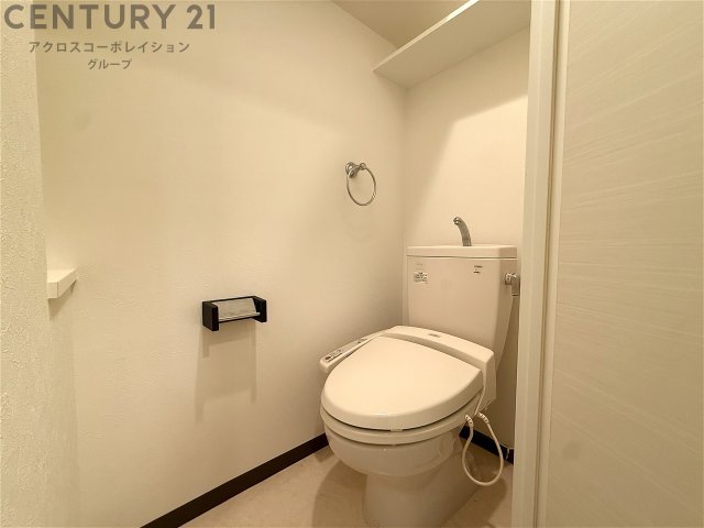 トイレ　温水洗浄便座付きのトイレです♪