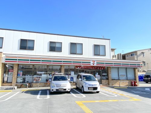 コンビニ　セブンイレブン 堺深井中町店（コンビニ）まで33m