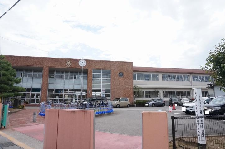 小学校　千坂小学校（小学校）まで448m