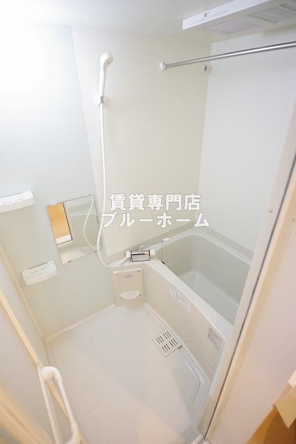 バス・シャワールーム　浴室乾燥機付きのお風呂！
