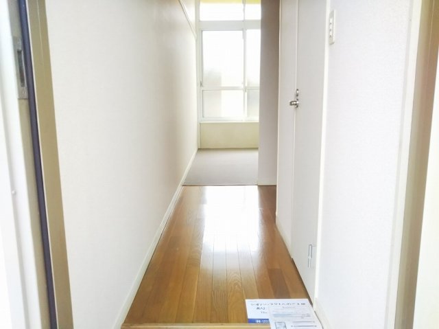 玄関　同タイプの写真です。仕様が異なる場合があります。