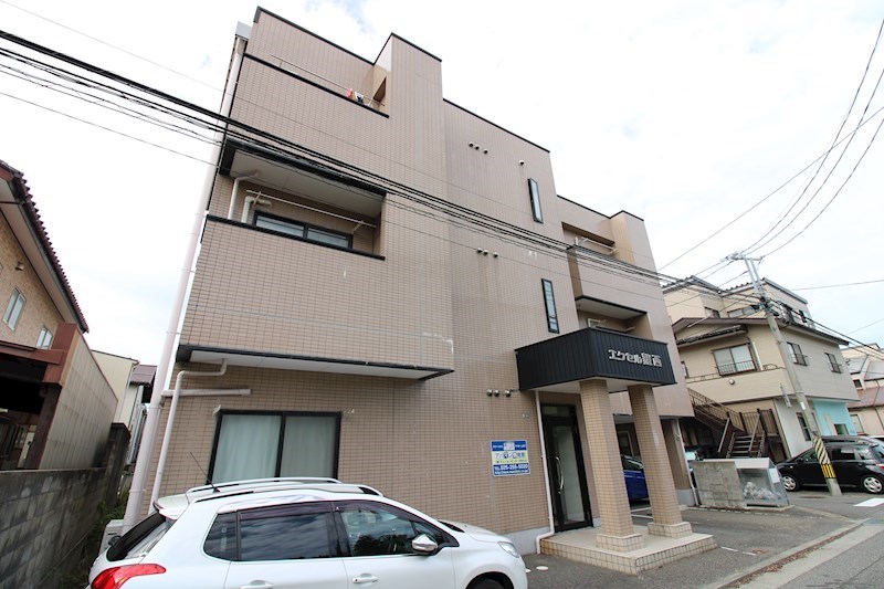 建物外観　鉄骨造の1K