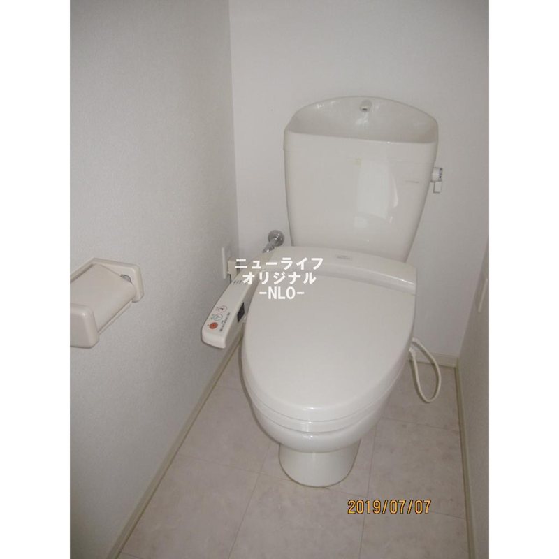 トイレ　トイレには快適な温水洗浄便座付
