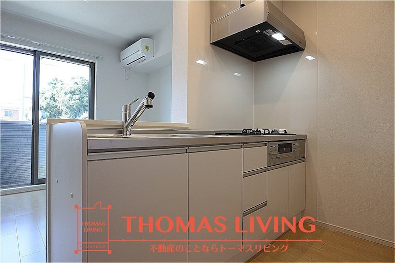 キッチン　建築中のため、同シリーズの写真をご参照ください。3口コンロ、