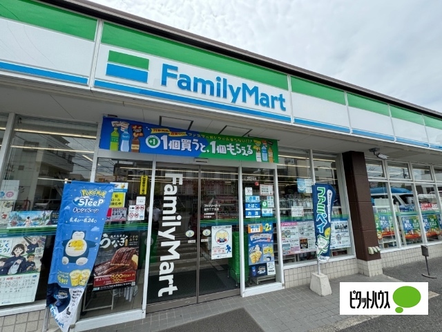 コンビニ　ファミリーマート加平三丁目店（コンビニ）まで55m