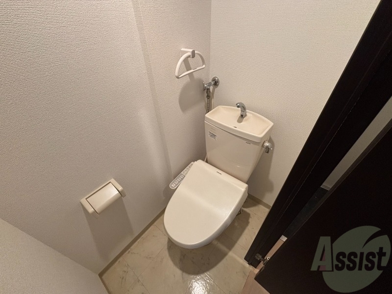 トイレ　こちらはトイレです。清潔感があり、安心して使用できます。