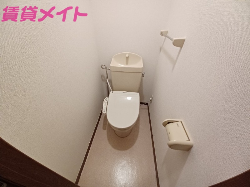 トイレ　別部屋反転写真です