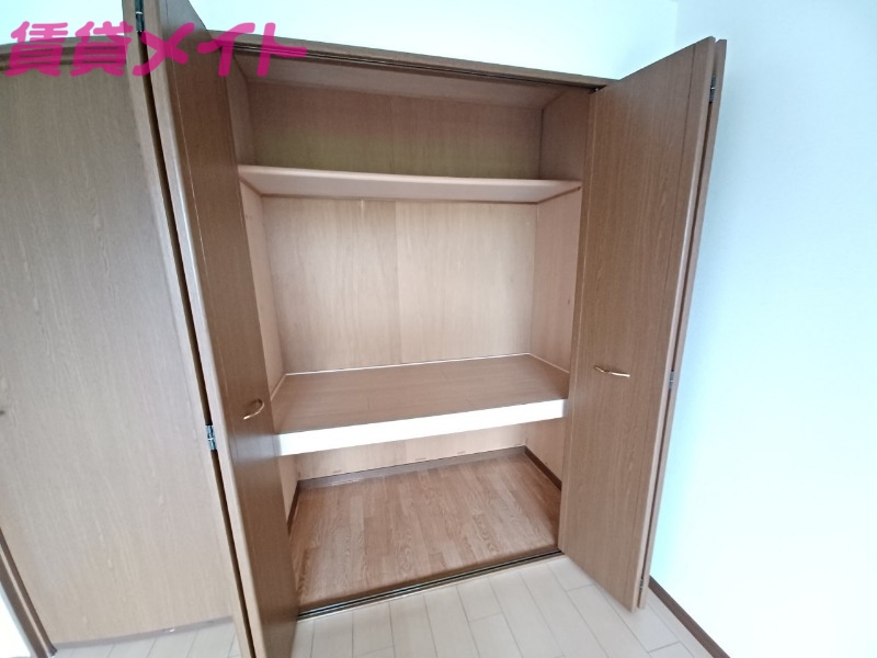 収納　別部屋反転写真です