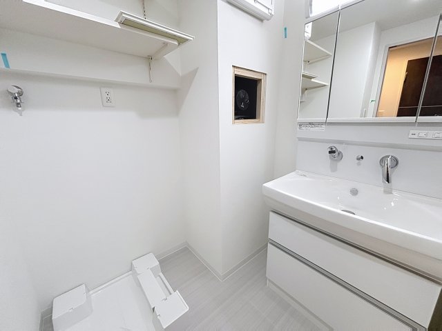 洗面設備　掲載写真は同型モデルを掲載しており実際のお部屋と仕様等が異な