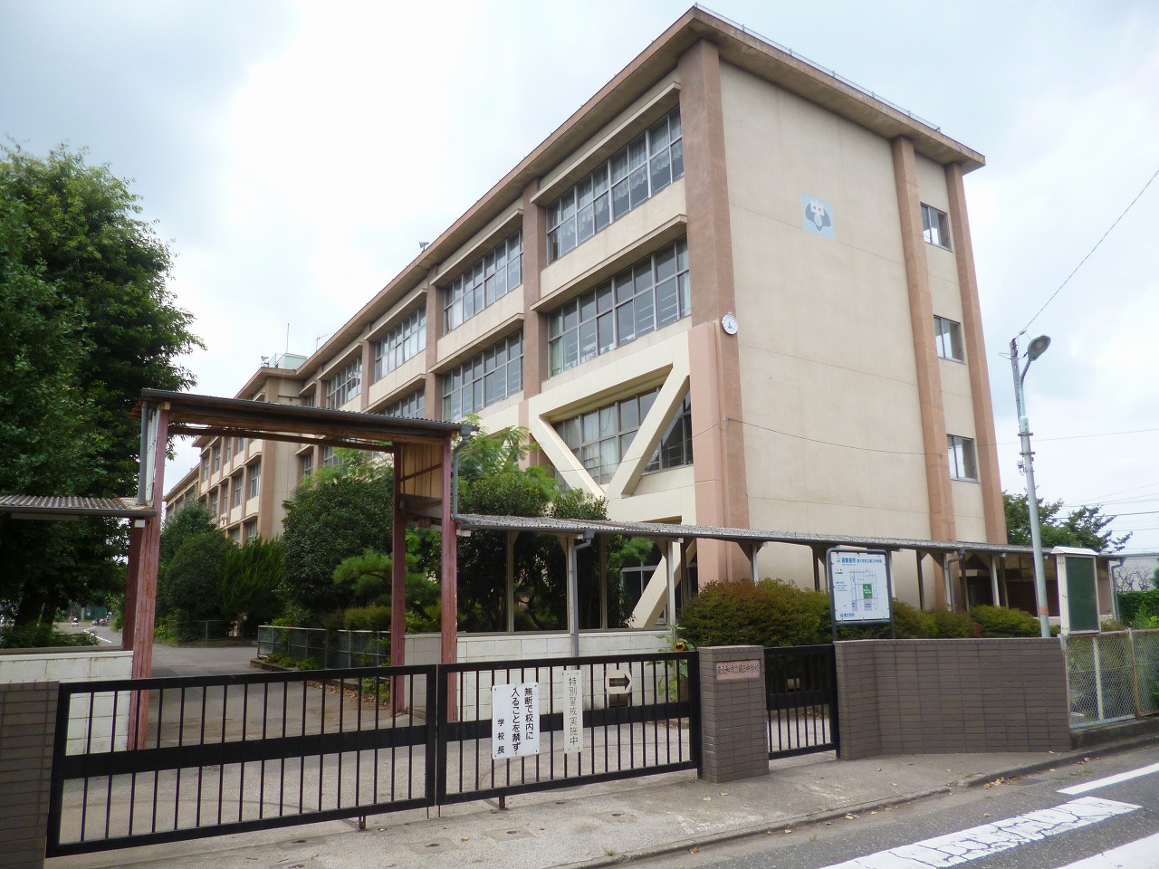 中学校　東大和市立第三中学校（中学校）まで1158m