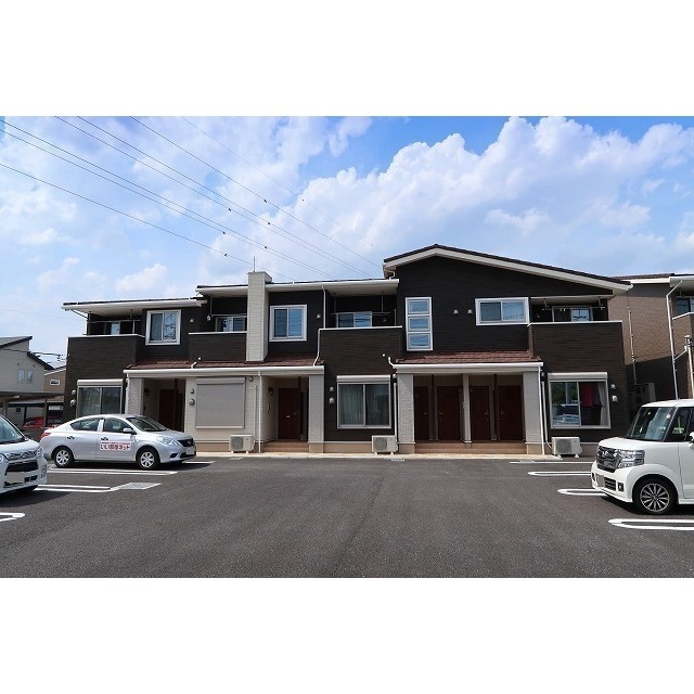 建物外観　２０１７年完成　静かな環境です
