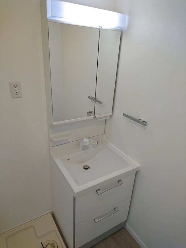 洗面設備　※別部屋参考写真。現状優先です。