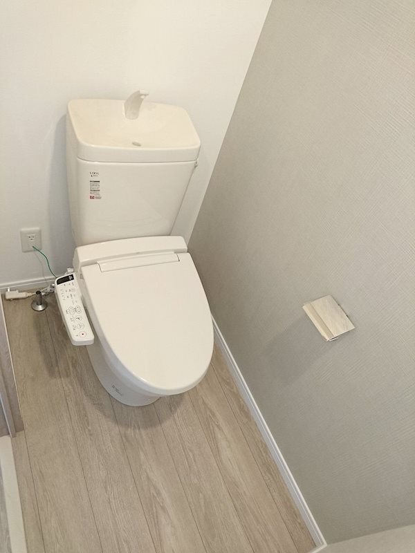 トイレ　※別部屋参考写真。現状優先です。