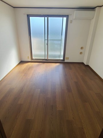 居室・リビング　※同タイプの他のお部屋の写真となります。
