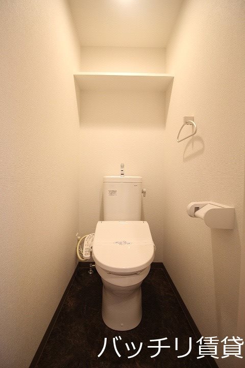 トイレ　別号室写真の為、現況を優先致します。