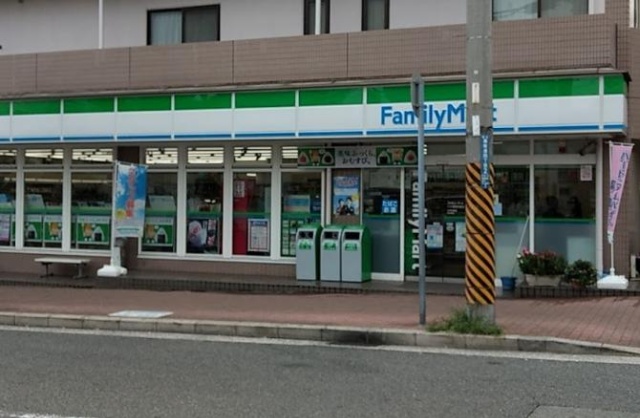 コンビニ　ファミリーマート　兵庫羽坂通店（コンビニ）まで300m