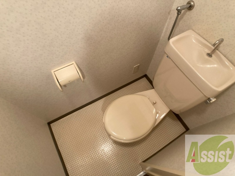 トイレ　こちらはトイレです。清潔感があり、安心して使用できます。