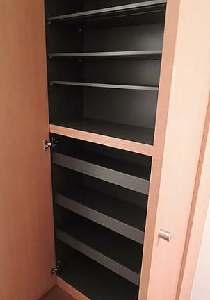 玄関　別部屋の画像を使用しております。