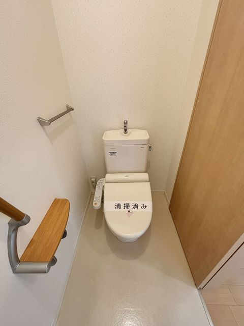 トイレ　温水洗浄便座付き