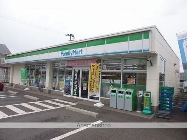 コンビニ　ファミリーマート（コンビニ）まで500m