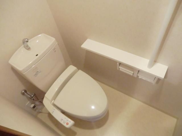 トイレ　ウォシュレット完備