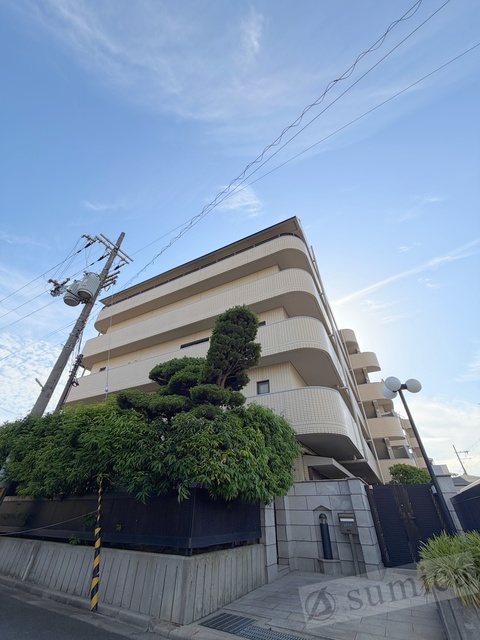 建物外観　便利な立地のファミリーマンションです♪♪
