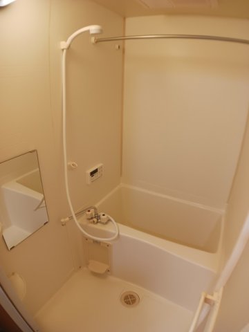 バス・シャワールーム　コンパクトで使いやすいお風呂です