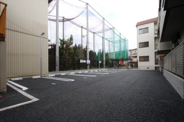 駐車場　ソレーユ司