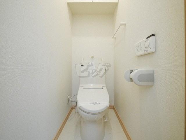 トイレ　嬉しいウォシュレット付きのトイレ！便座温かいですよ♪