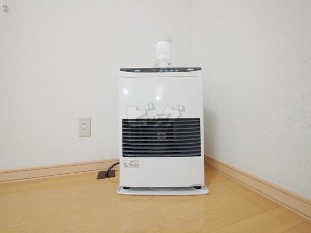 その他設備　経済的な灯油暖房です！