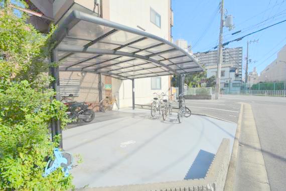 駐車場　あなたの大事な自転車も安心してとめることができますね。