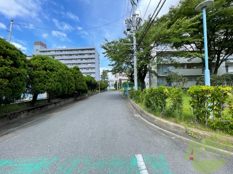 その他設備　緑豊かな住宅街となっております。近隣には学校もございます。