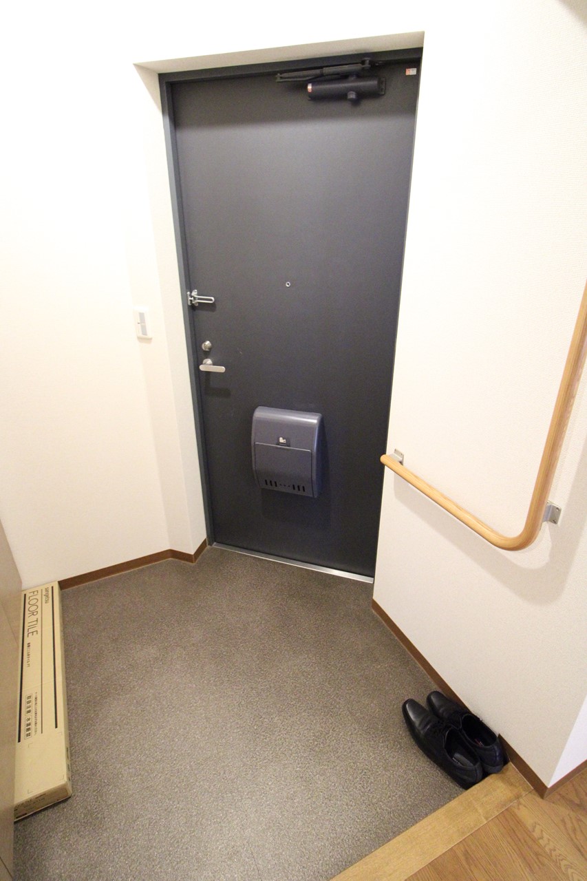 玄関　※同物件、別部屋の写真です。