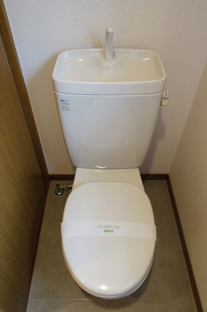 トイレ　クリーニング前です