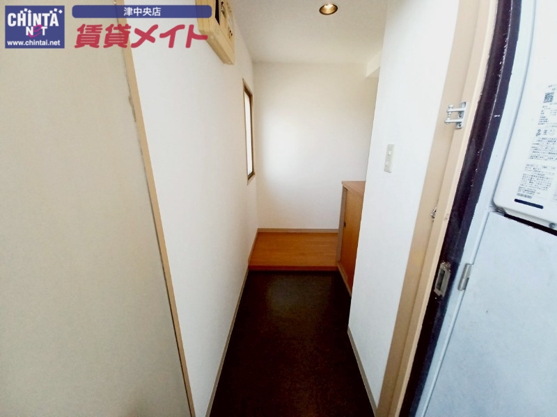 玄関　同物件別室写真